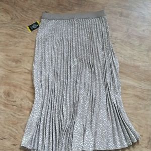 New Vince Camuto skirt